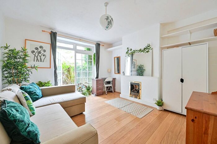 1 Bedroom Flat For Sale In Tyers Street, Kennington, London, SE11