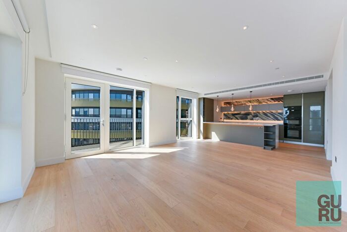 3 Bedroom Flat To Rent In Cascade Way, London, W12