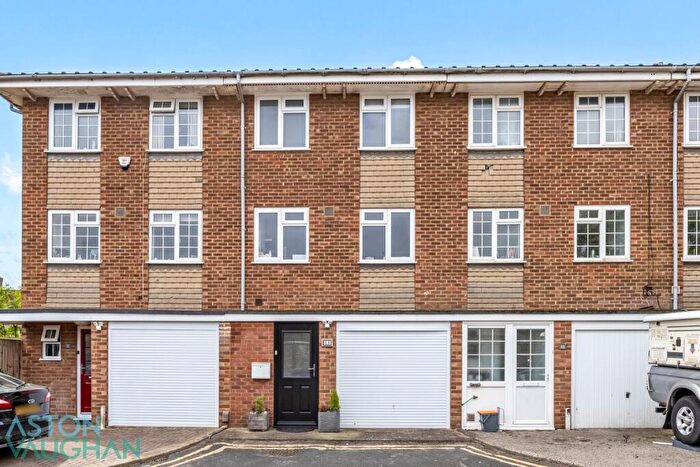 3 Bedroom Terraced House For Sale In Robin Dene, Brighton, BN2