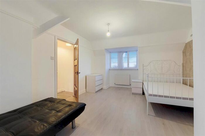 3 Bedroom Flat To Rent In Bellegrove Road, Welling, DA16