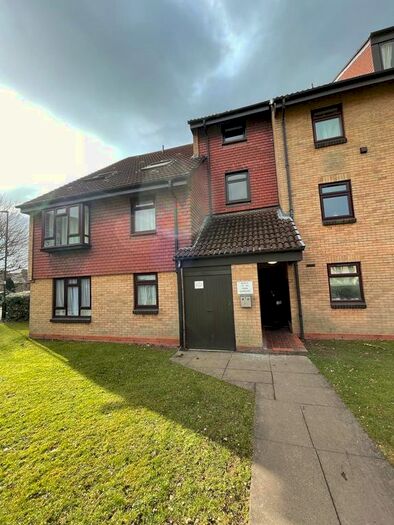 2 Bedroom Flat To Rent In Swan Gardens, Erdington, Birmingham, B23
