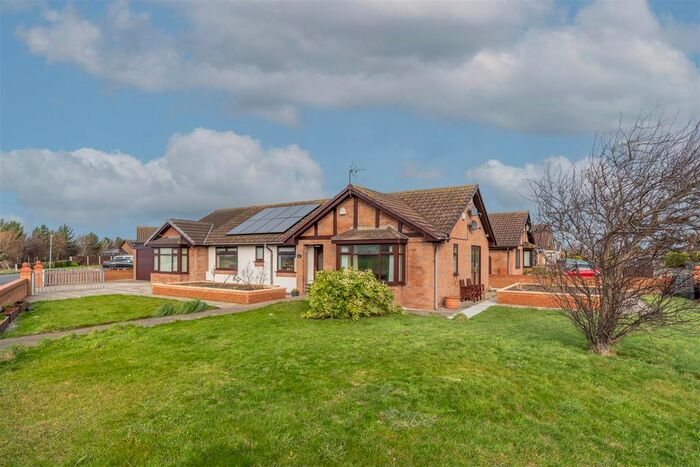 3 Bedroom Detached Bungalow For Sale In Trem Y Castell, Towyn, LL22