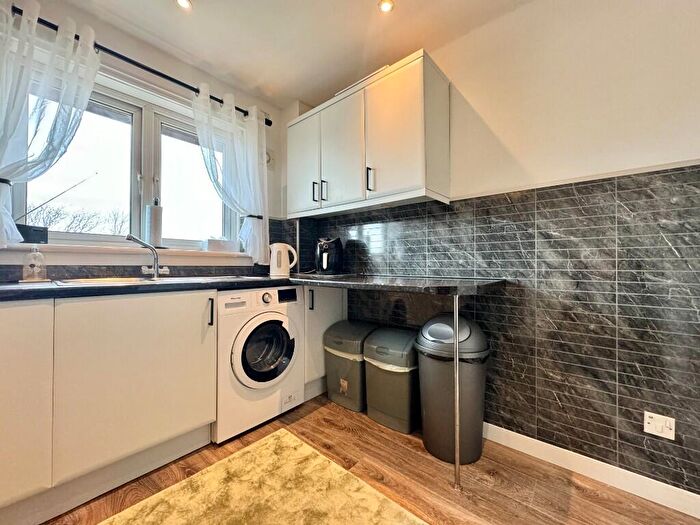 2 Bedroom Flat For Sale In Hunter Gardens, Bonnybridge, FK4