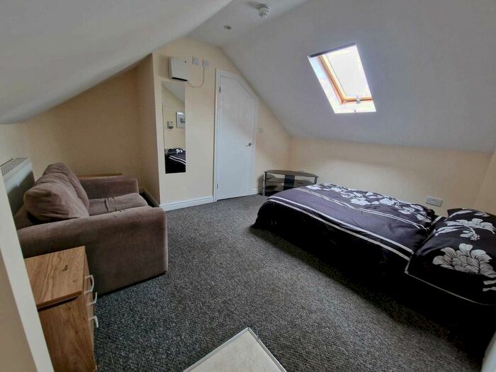 Studio To Rent In Intown, Walsall, WS1