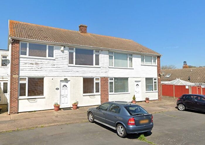 2 Bedroom Flat To Rent In Greenway, Faversham, Kent, ME13