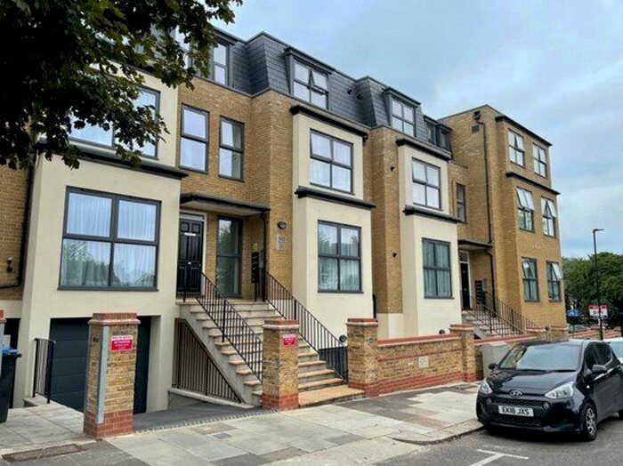 3 Bedroom Flat To Rent In Green Lanes, Palmers Green, N13