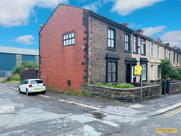 Studio To Rent In Part Self-Contained Bedsit, Redearth Rd., Darwen, BB3