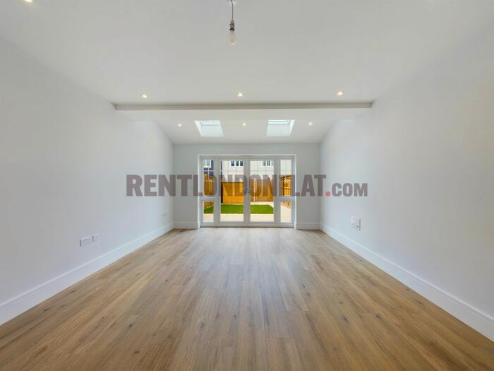 3 Bedroom Terraced House To Rent In Fairhaven Drive, Reading, London, &#; Bed House, RG2