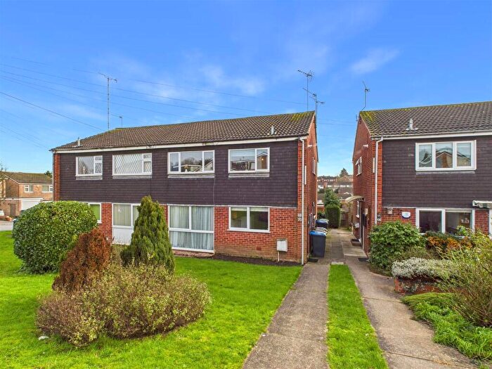 2 Bedroom Maisonette For Sale In Cornwallis Road, Rugby, Warwickshire, CV22