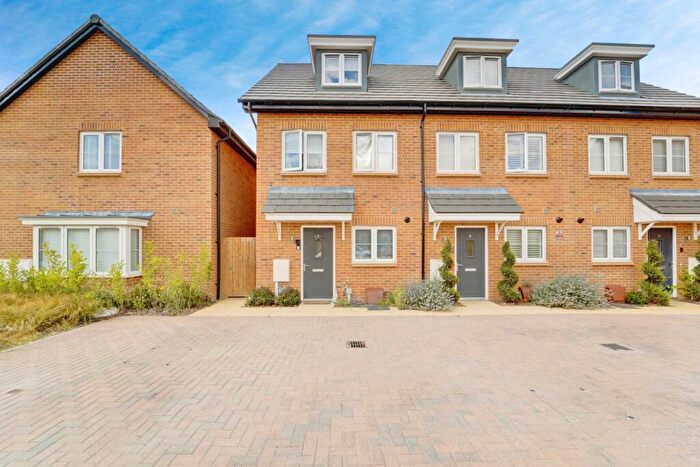 3 Bedroom End Of Terrace House For Sale In Sycamore Gardens, Biggleswade, Bedfordshire, SG18