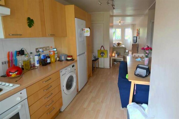 5 Bedroom House To Rent In Laverstoke Gardens, London, SW15