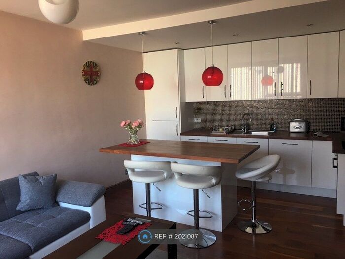 1 Bedroom Flat To Rent In Sovereign Court, Richmond, TW9