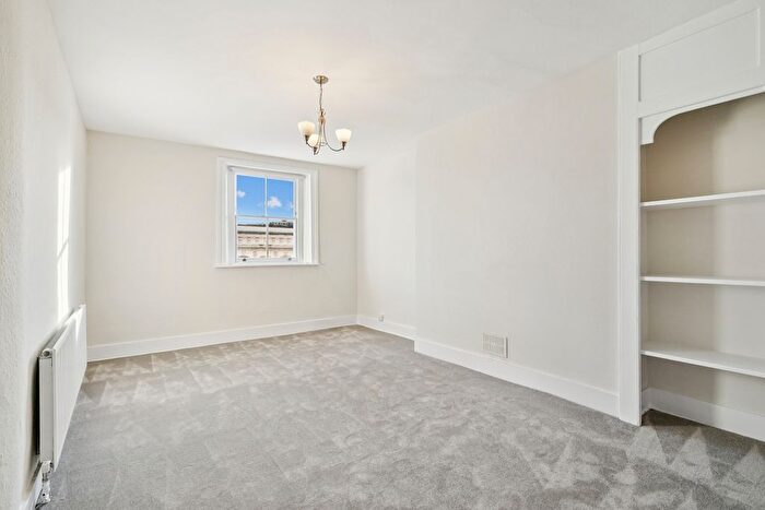 2 Bedroom Flat To Rent In Thurloe Street, South Kensington, SW7