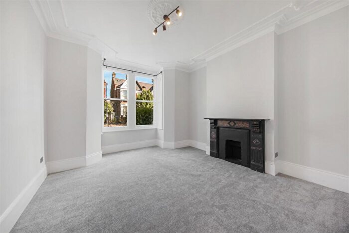 2 Bedroom Flat To Rent In Kempe Road, Queens Park, London, NW6