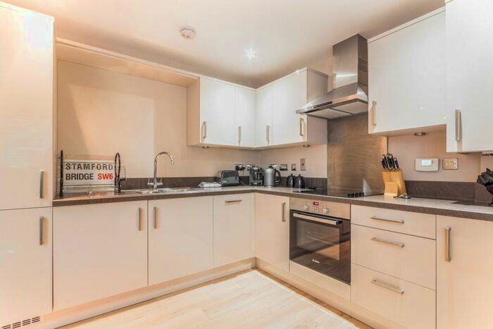 1 Bedroom Apartment To Rent In Waterford Way, Wokingham, RG40