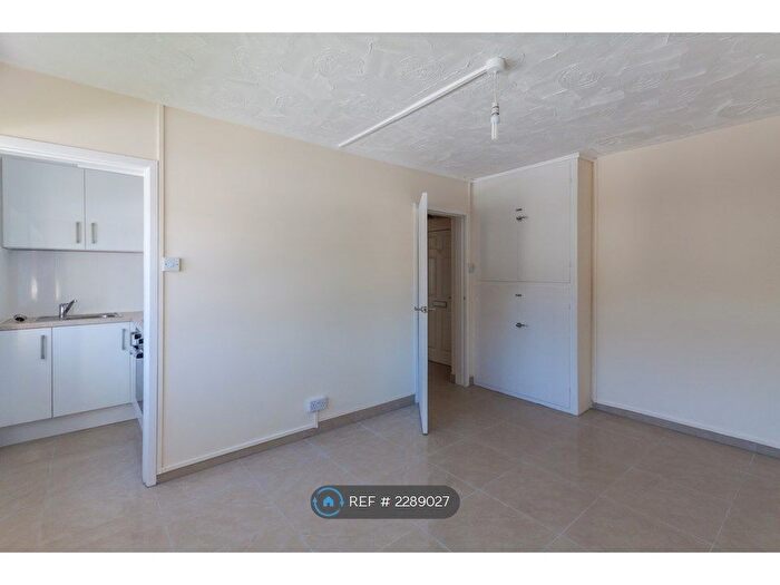 1 Bedroom Flat To Rent In The Hendre Flats, Brynmawr, Gwent, NP23