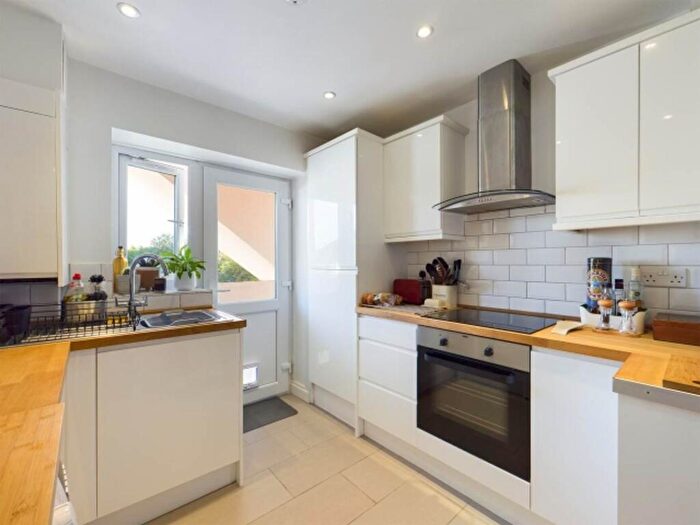 2 Bedroom Flat To Rent In Chinbrook Road, Robins Court, SE12