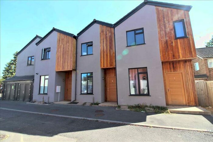 1 Bedroom Apartment To Rent In Modern Ground Floor Maisonette, CM1