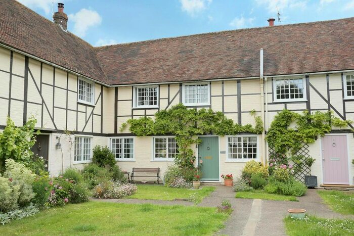 4 Bedroom Property For Sale In Hogbens Hill, Selling, Faversham, ME13