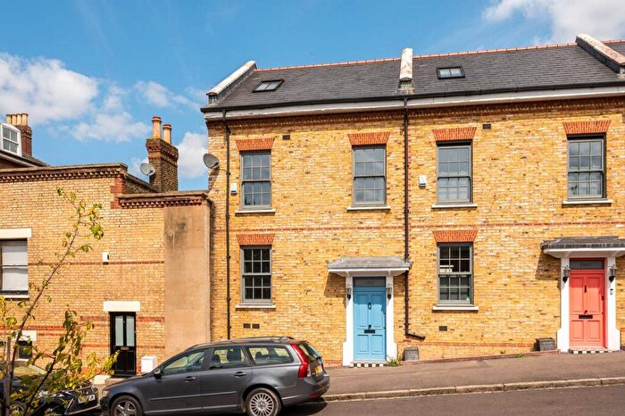 3 Bedroom End Of Terrace House For Sale In Moonlight Drive, Dulwich, London, SE23