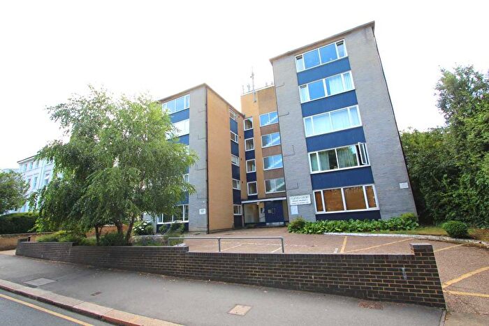2 Bedroom Flat To Rent In - St Marks Hill, Surbiton, KT6