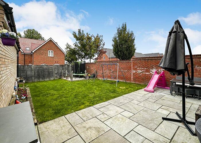 3 Bedroom Detached House For Sale In Badgers Drive, Wantage, OX12