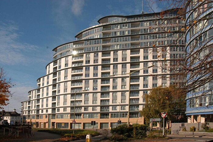 2 Bedroom Flat To Rent In Station Approach, Woking, GU22