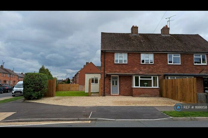 4 Bedroom Semi-Detached House To Rent In Eastleigh Road, Devizes, SN10