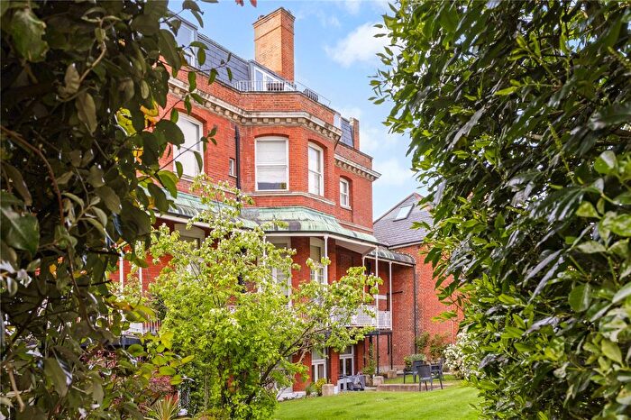 2 Bedroom Flat For Sale In Putney Hill, Putney, London, SW15