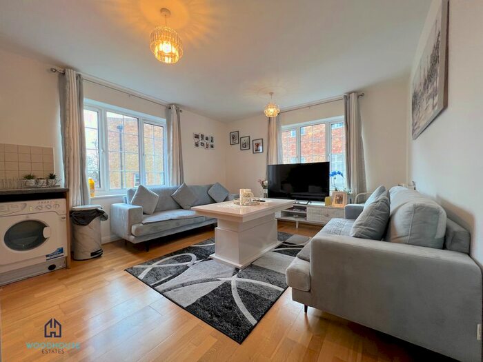 2 Bedroom Flat To Rent In Knights Court, London, N11