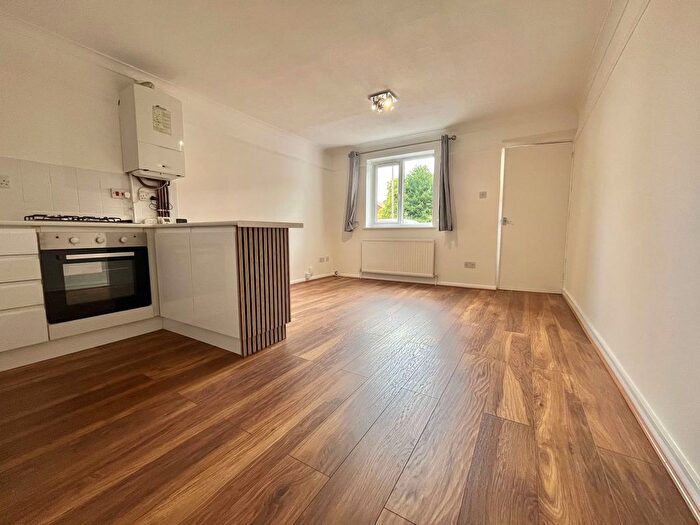 1 Bedroom Flat To Rent In Portland Avenue, Sittingbourne, Kent, ME10