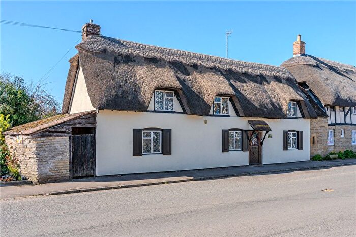 3 Bedroom Semi-Detached House For Sale In Main Street, Offenham, Worcestershire, WR11