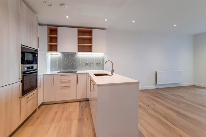 1 Bedroom Apartment To Rent In Blenheim Mansions, Mary Neuner Road, London, N8