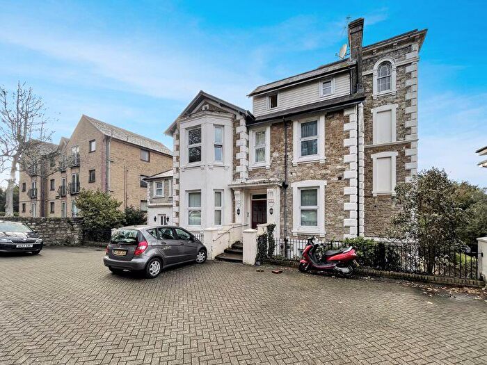 2 Bedroom Apartment To Rent In East Hill Road, Ryde, PO33