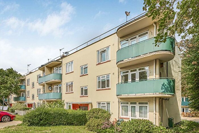 2 Bedroom Flat To Rent In Upper Tooting Park, Balham, SW17