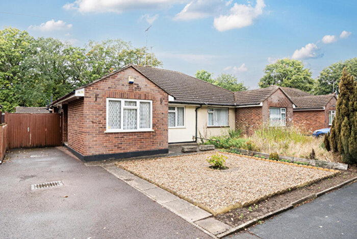 2 Bedroom Bungalow For Sale In Byfleet Road, New Haw, KT15