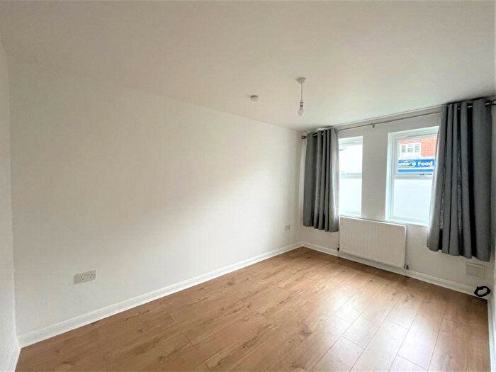 1 Bedroom Flat To Rent In Potters Road, Barnet, EN5