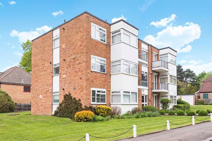 3 Bedroom Flat To Rent In Hollyoak, Eastbury Avenue, Northwood, HA6