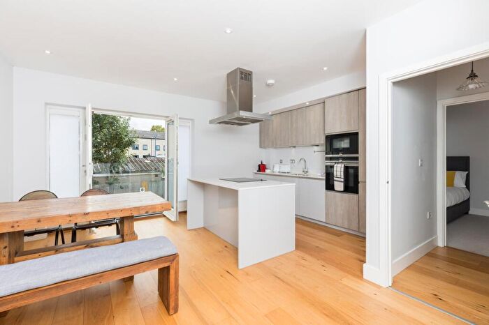 2 Bedroom Flat For Sale In Avenue Road, Leamington Spa, CV31