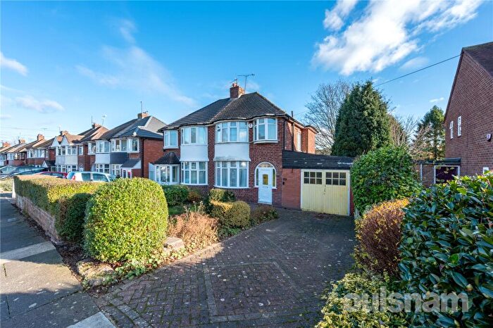 3 Bedroom Semi Detached House For Sale In Ryde Park Road, Rednal, Birmingham, West Midlands, B45