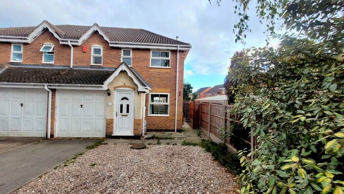 3 Bedroom House To Rent In Curlew Close, Coalville, LE67