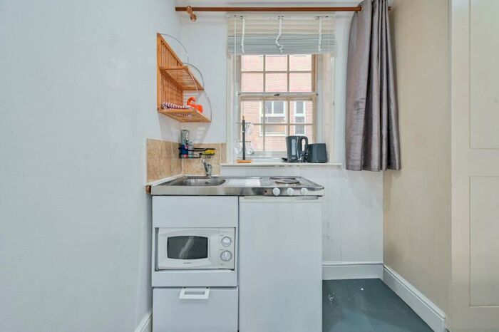 Studio To Rent In Alie Street, Aldgate, London, E1