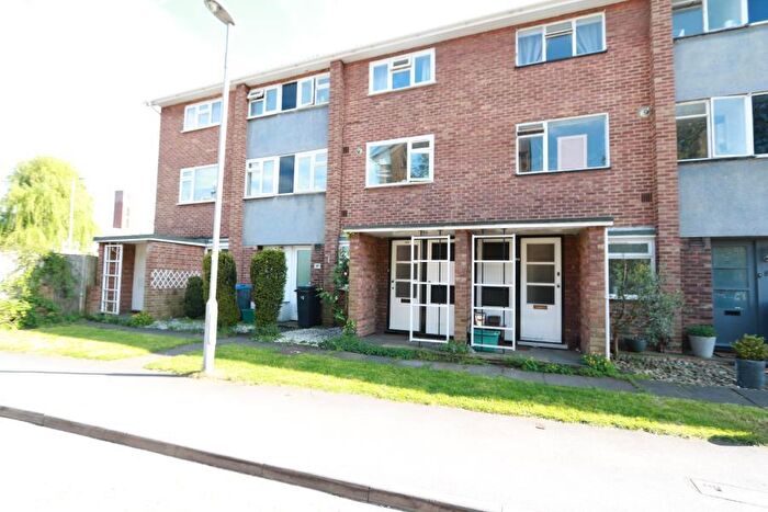 2 Bedroom Apartment To Rent In Surbiton, KT6