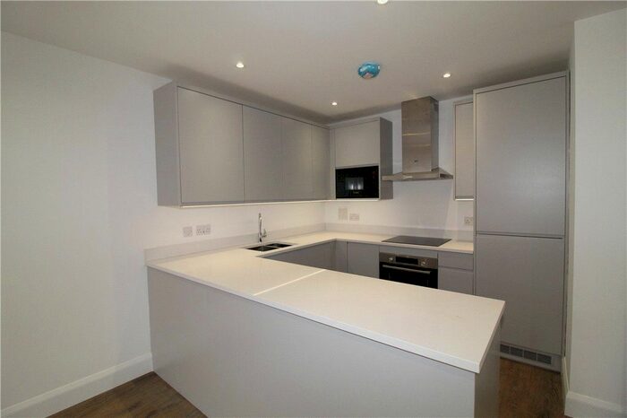 2 Bedroom Flat To Rent In South Park Hill Road, South Croydon, CR2