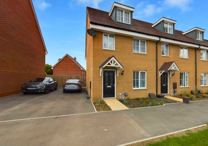 4 Bedroom End Of Terrace House To Rent In Moonflower Place, Biggleswade, Bedfordshire, SG18