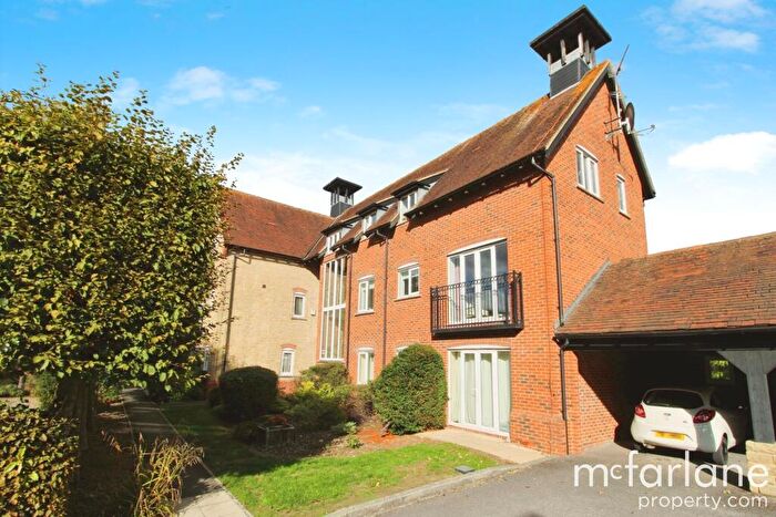 2 Bedroom Apartment For Sale In Dunley Close, Swindon, SN25