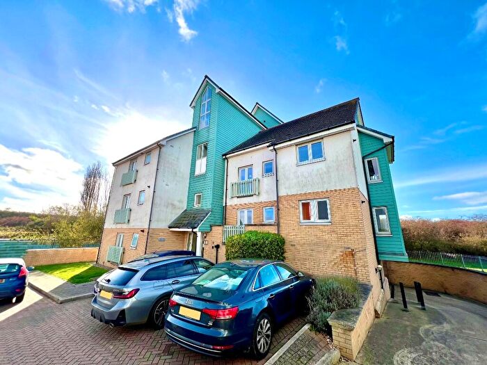 1 Bedroom Flat For Sale In Phalarope Way, Chatham, Kent, ME4