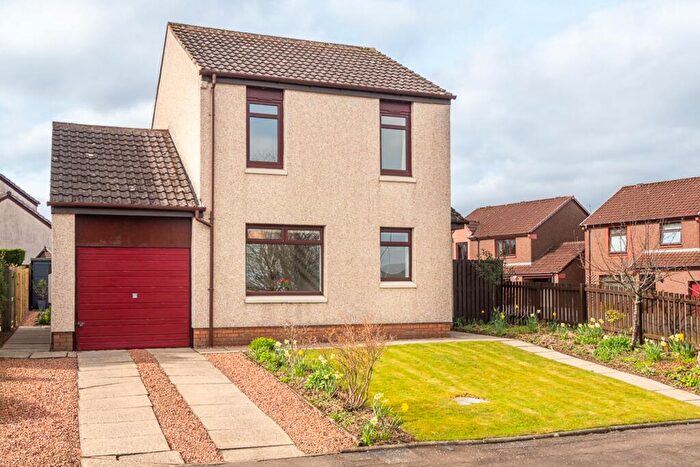 2 Bedroom Detached House For Sale In Irvine Gardens, Milton Of Campsie, G66