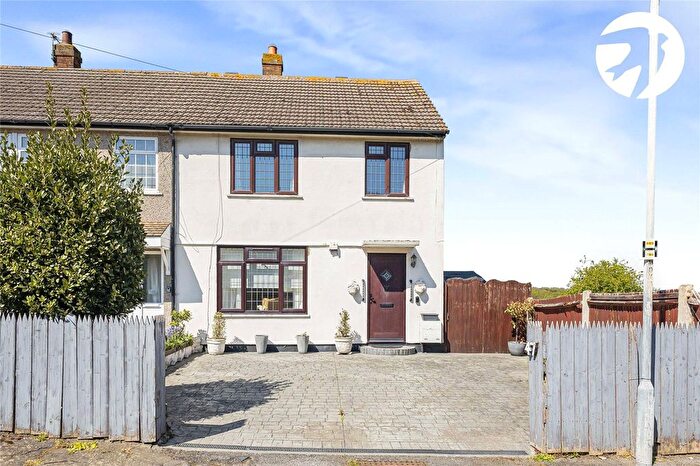 3 Bedroom End Terrace House For Sale In Moultain Hill, Swanley, Kent, BR8