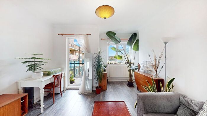 3 Bedroom Flat For Sale In Woolridge Way, London, E9